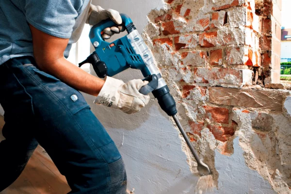 Демонтаж стены в комнате