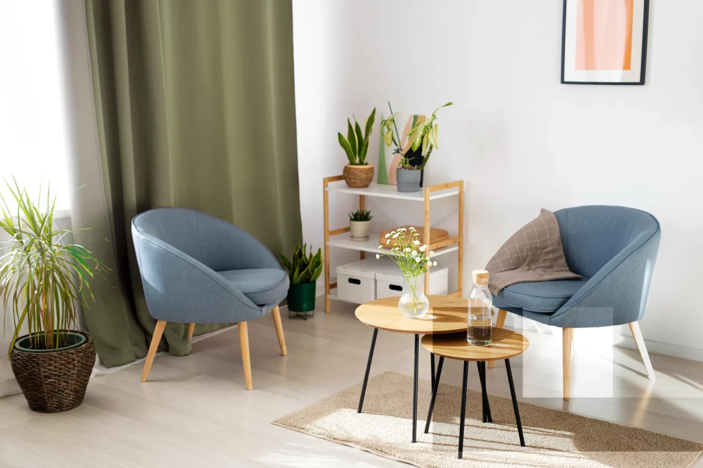 Свежий интерьер в комнате