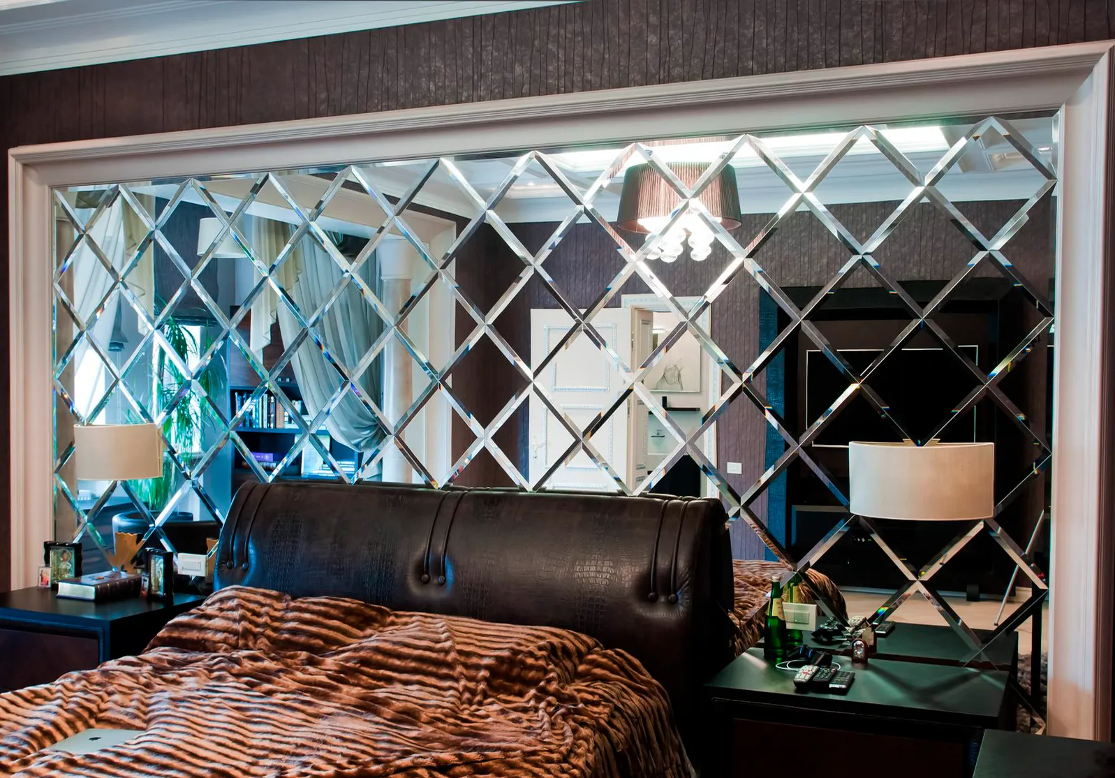 Зеркальная плитка в интерьере